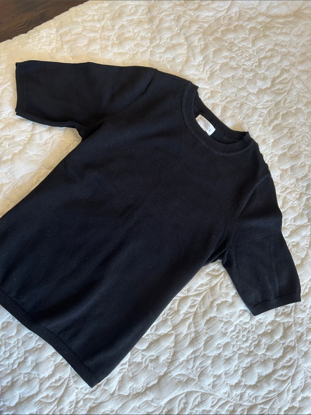 Women’s lightweight short sleeve sweater top